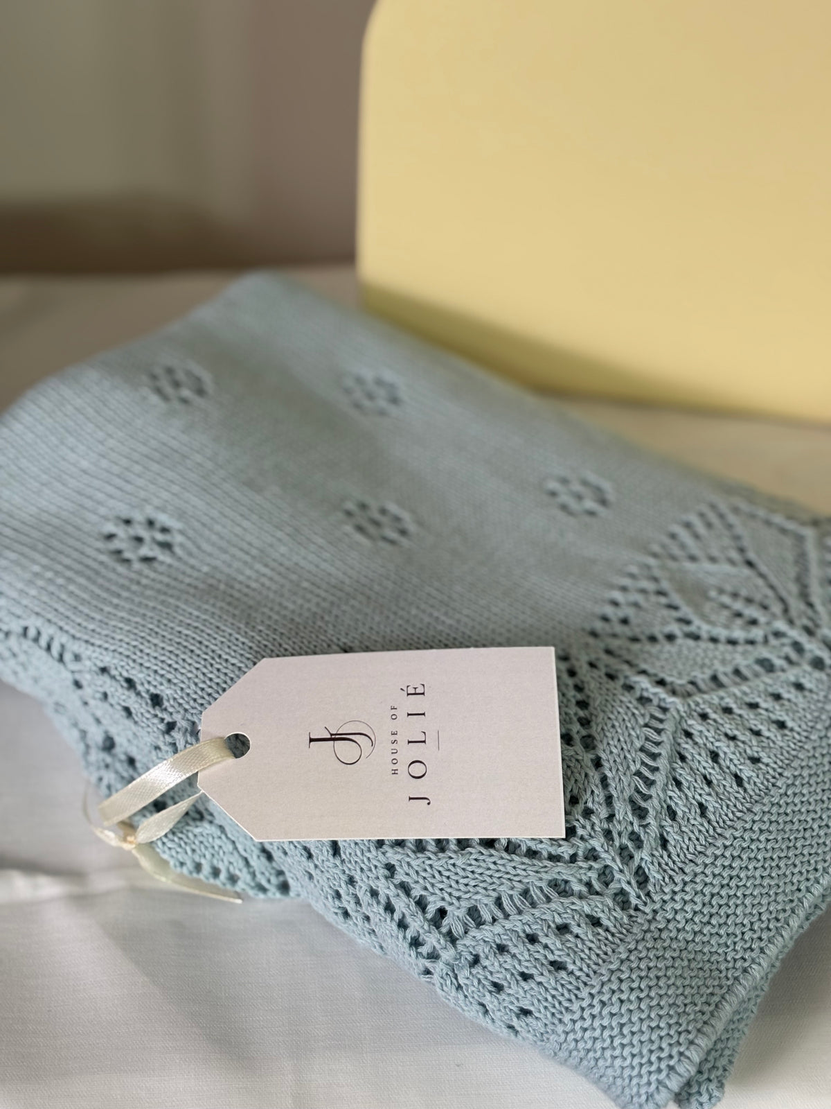The Jolié cotton blanket