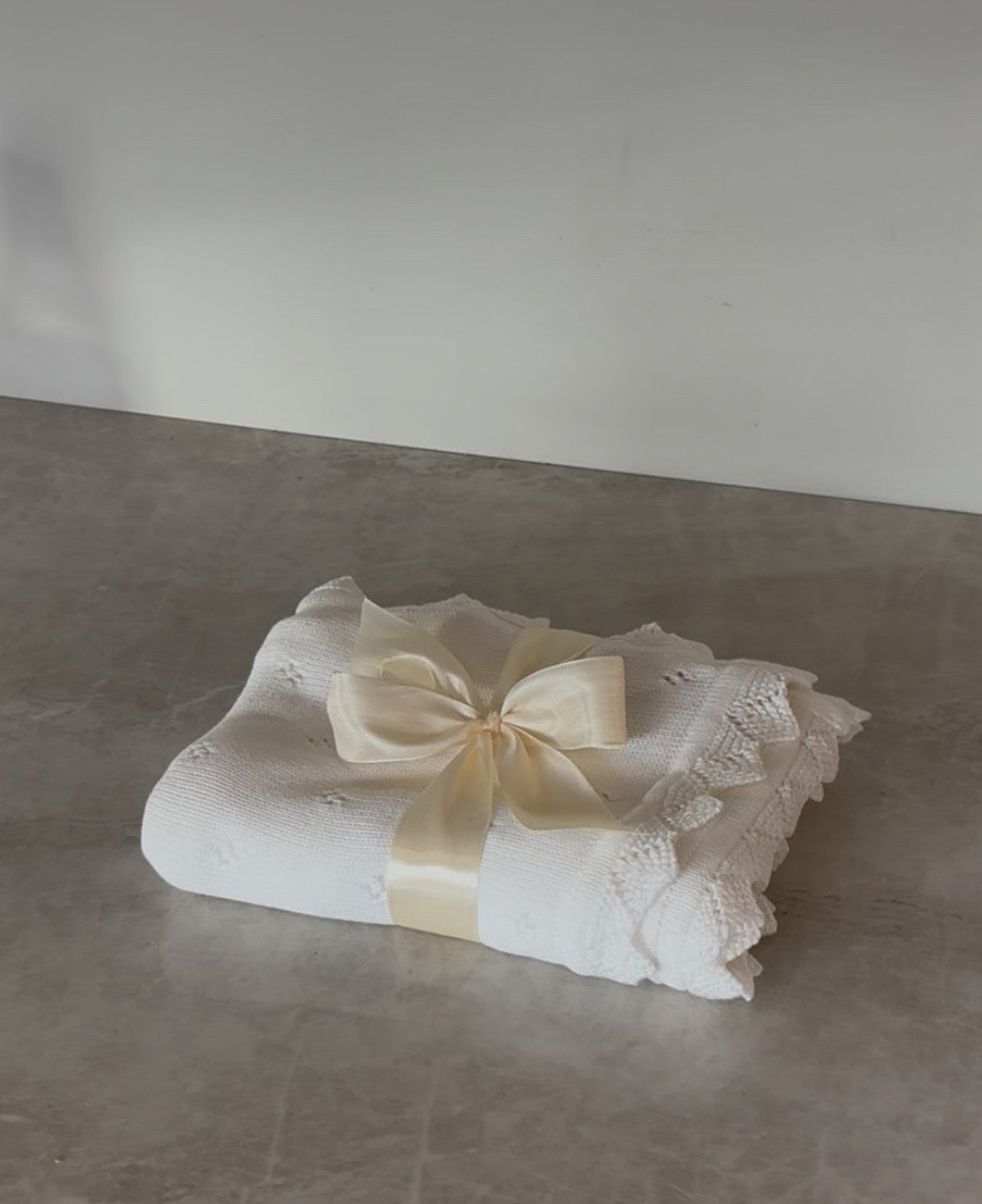 The Jolié cotton blanket
